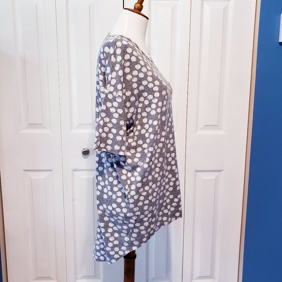 ☀️ 4/$25 … Gray and White dotted Irma - Picture 3 of 6